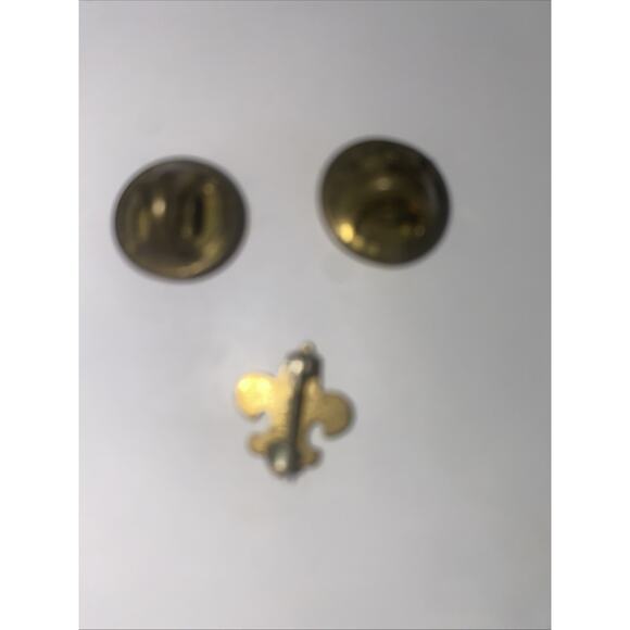 BSA Miniature Gold Tone Metal Lapel Pin Fleur-de-lis screw back 2 Pin Back 1 - Picture 5 of 5